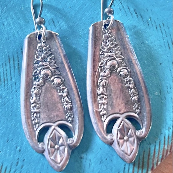 Vintage Silver Rogers Int’l Old Colony Flatware Spoon Earrings - Picture 2 of 3
